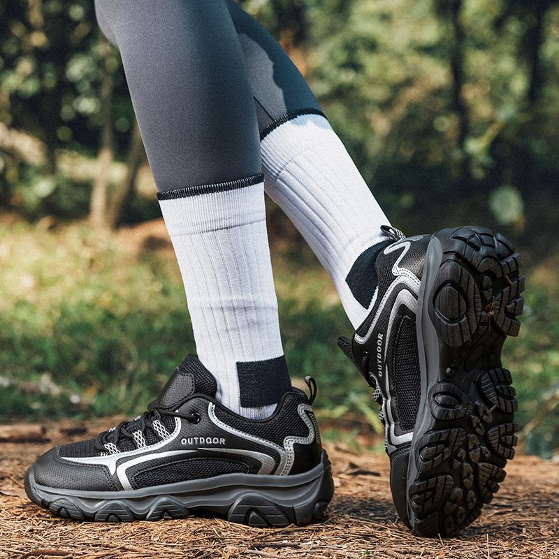 2024 nuevo transfronterizo primavera y otoño ligero con suela suave pareja transpirable casual zapatos deportivos de senderismo para hombres y mujeres