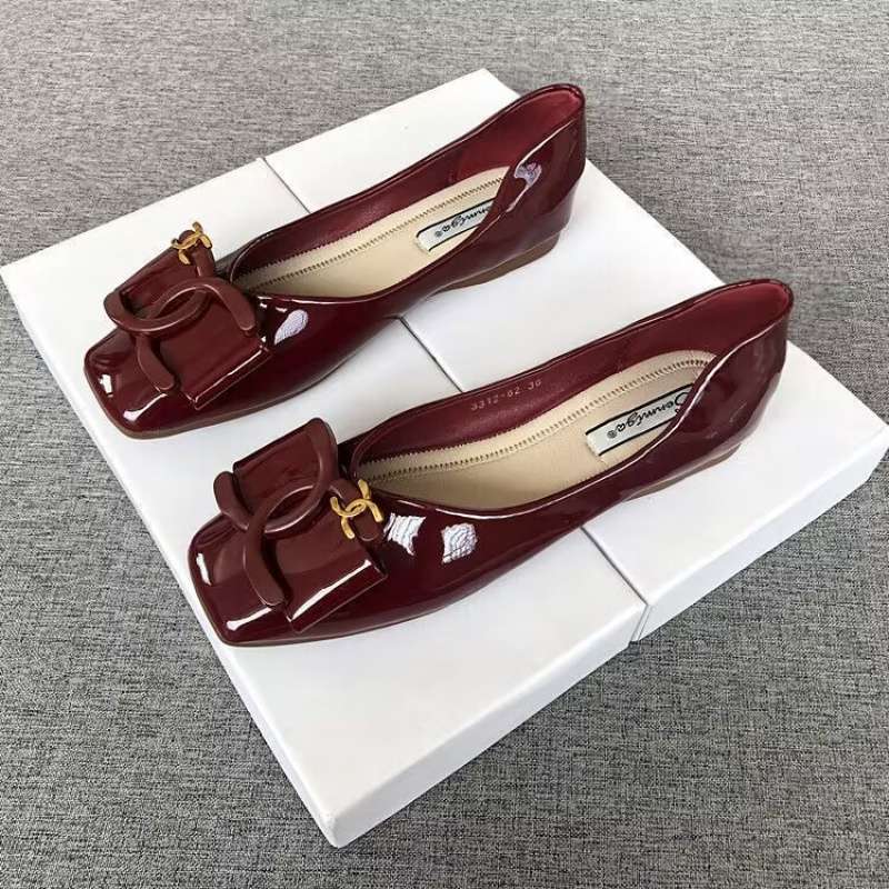 여성을위한 부르고뉴 프렌치 플랫 슈즈 2025 새로운 스타일 스퀘어 토 펌프 슈즈 우아한 특허 가죽 대형 신발 41 ~ 43