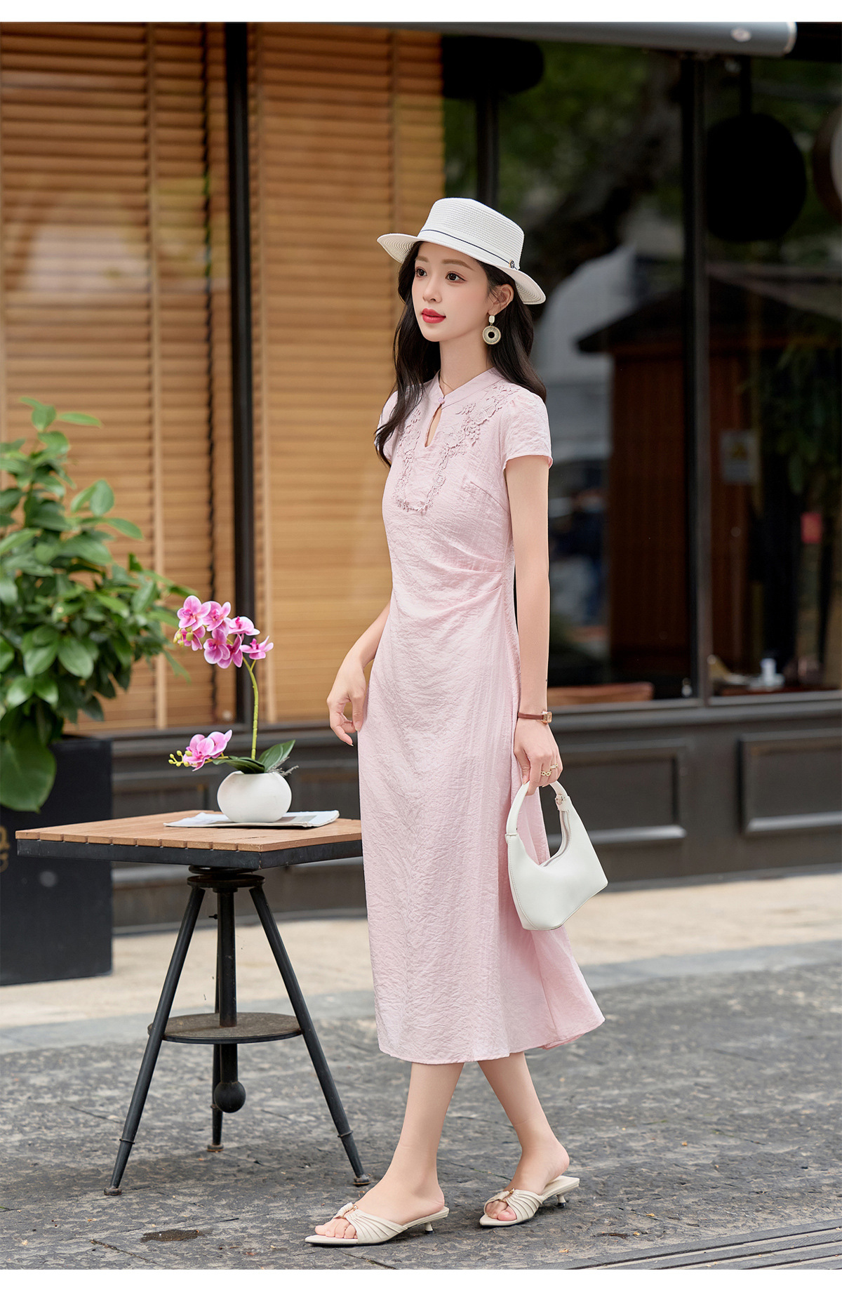 Đầm maxi nữ thắt eo phong cách tân cổ điển họa tiết quốc phong — Màu hồng, màu trắng ngà chi tiết 19