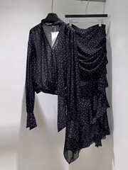 16103 ユニークで美しいスーツ、新しいホットスタイル、美しいハイエンドの黒の水玉模様のトップとスカートの2点セット