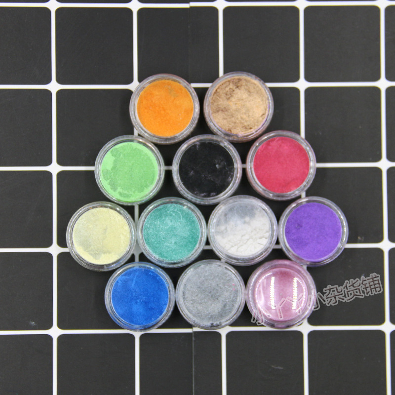 Venta al por mayor 12-color nacarado polvo de mica en polvo Delgado pegamento espumante UV epoxi hecho a mano acuarela pigmento teñido con mezcla de colores