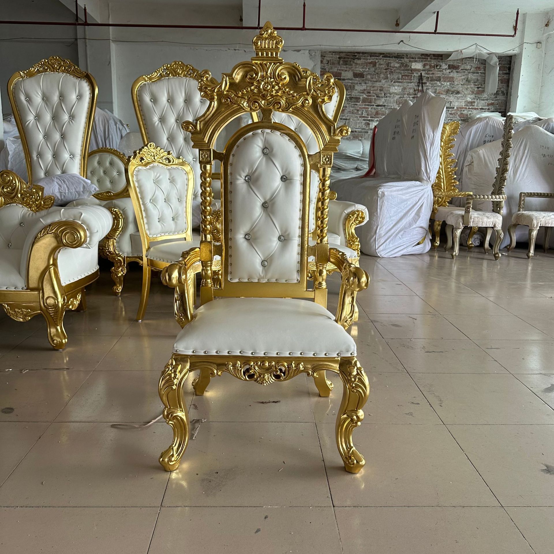 Factory direct European king chair hotel club image chair photography decoration wedding solid wood high back wedding chair