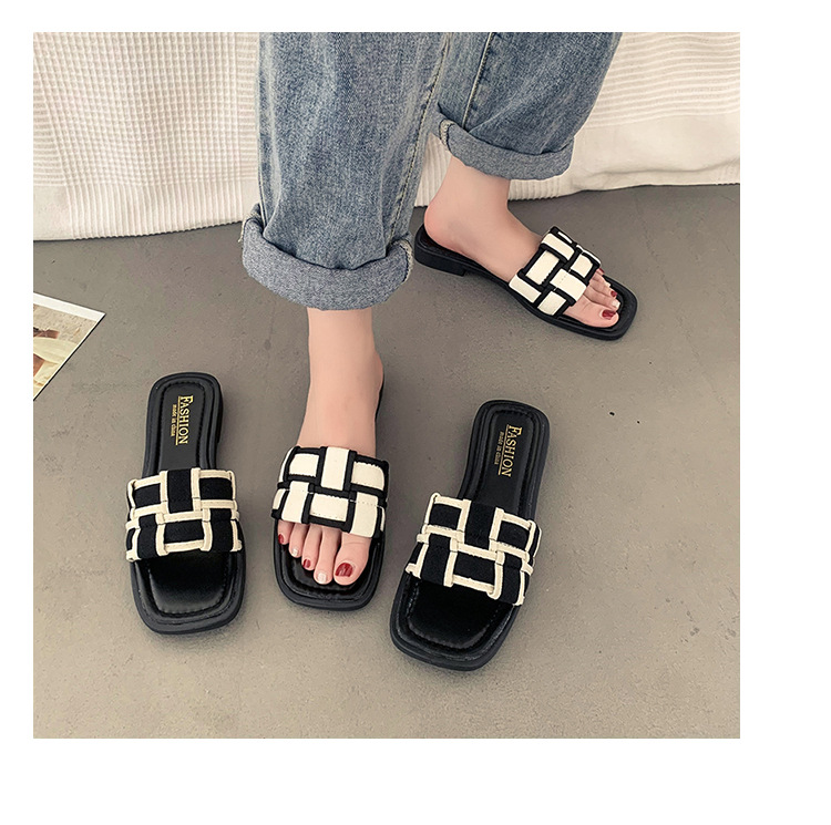 French luxury flat sandals for women to wear in summer, Xiaoxiang Feng 2023, new influencer going out to the beach, flip flops_voghion.com