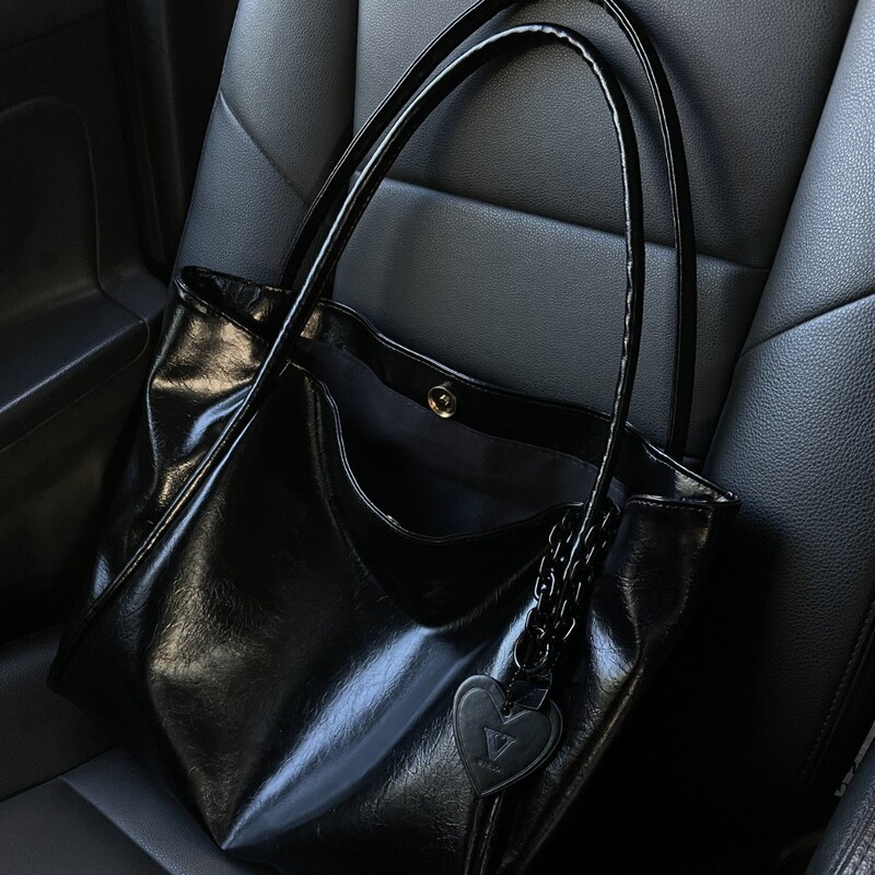 Dark Cupid 2025 New Love Hanging Large Capacity Tote Bag Ultra Light Work Commuter Bag Trendy