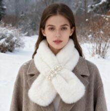 围巾女秋冬季高级感仿獭兔毛加厚保暖交叉珍珠扣韩国爆款毛绒围脖