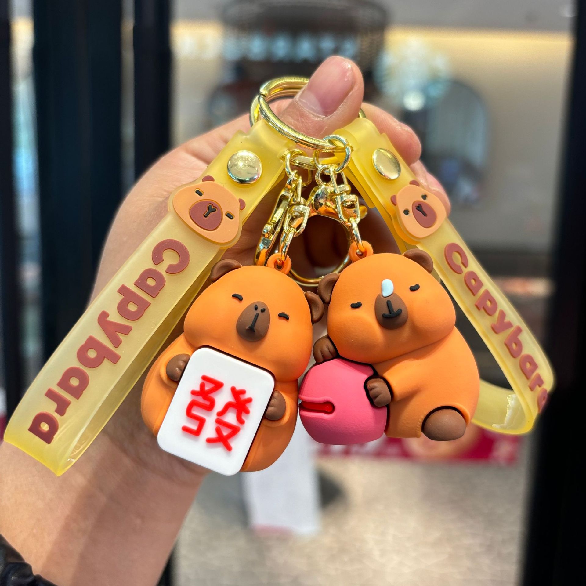 Transfronterizo Kapibara llavero colgante muñeca de PVC adornos lindos pareja llavero agarrar el bebé pequeño regalo