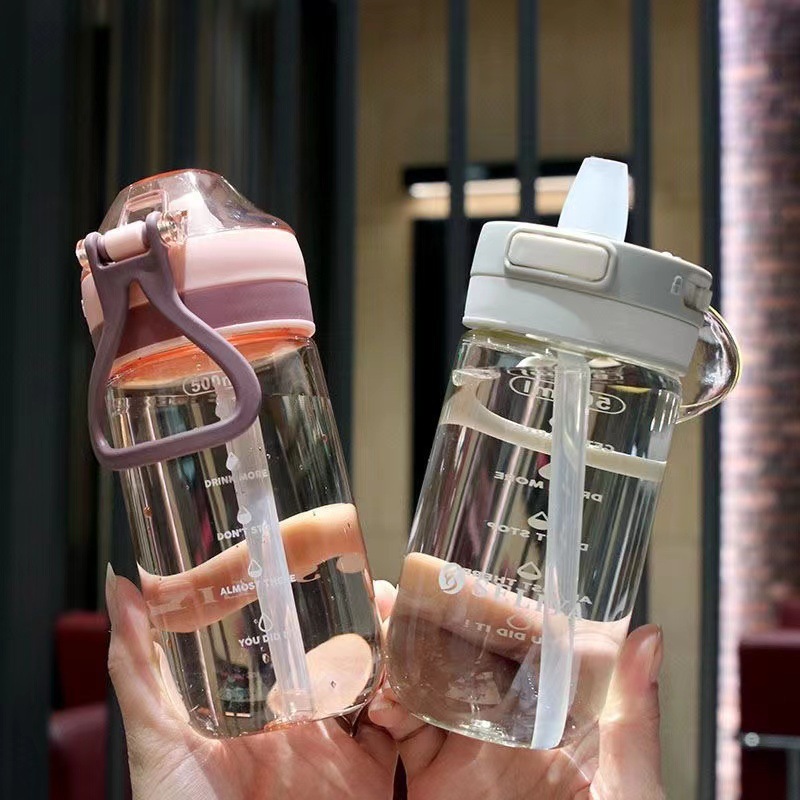 Portable high-quality Instagram-style straw water bottle, specifically designed for pregnant women and children, made of plastic, anti-fall, suitable for sports, summer on-the-go cup