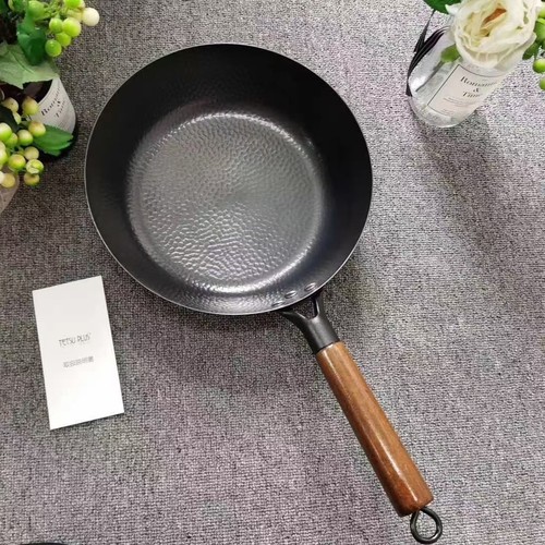 Japanese set iron frying pan 28cm core set iron uncoated smokeless pot handmade fish scale pattern household non-stick pan