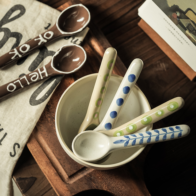 Retro estilo japonés cocina de sopa de sopa de cerámica hecha a mano pequeña cucharada de cerámica de alto valor de mezcla cucharada de cerámica gruesa