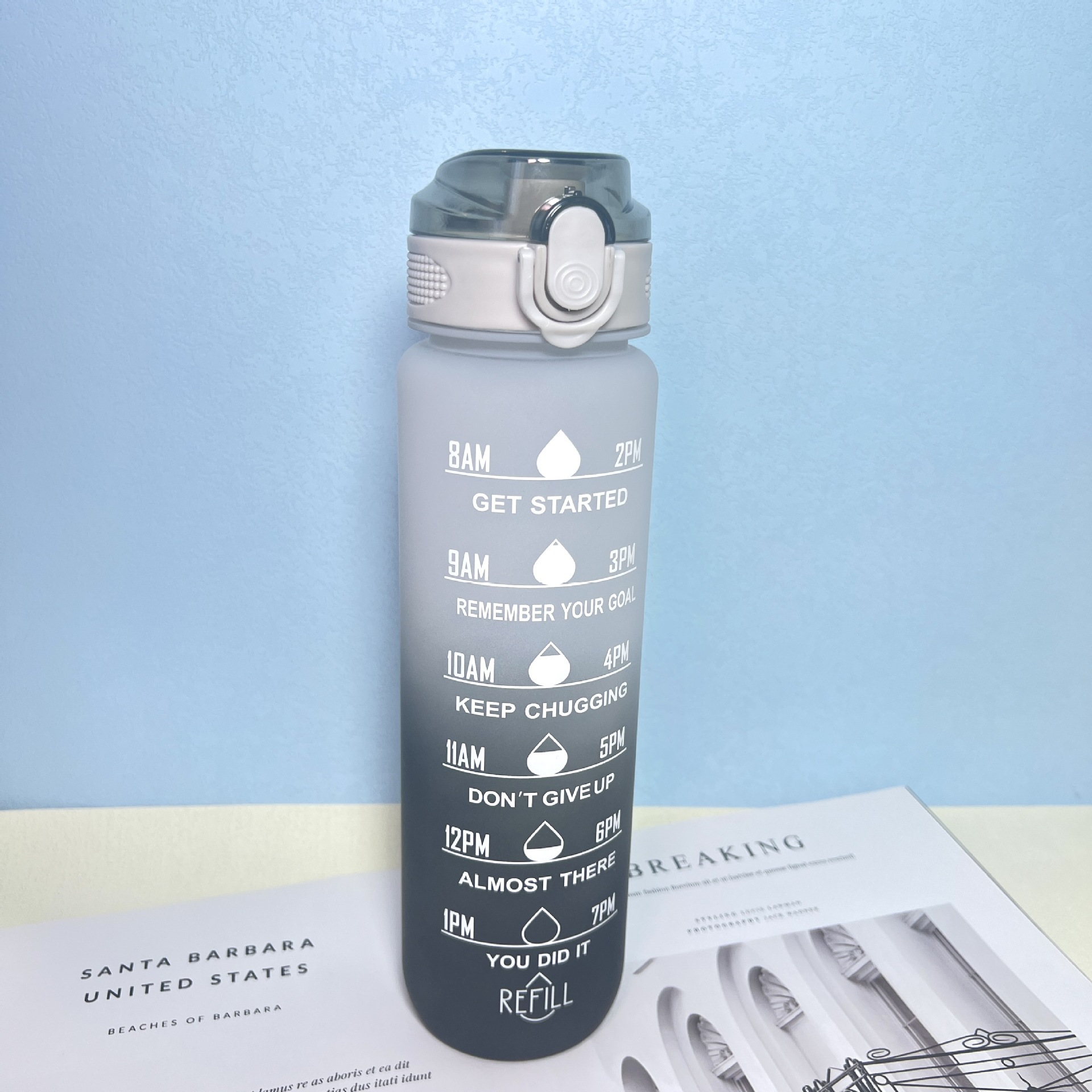 Fábrica en stock 1000ml gradiente bebida directa moda deportes al aire libre taza de agua con escala elevación cuerda paja rebote taza