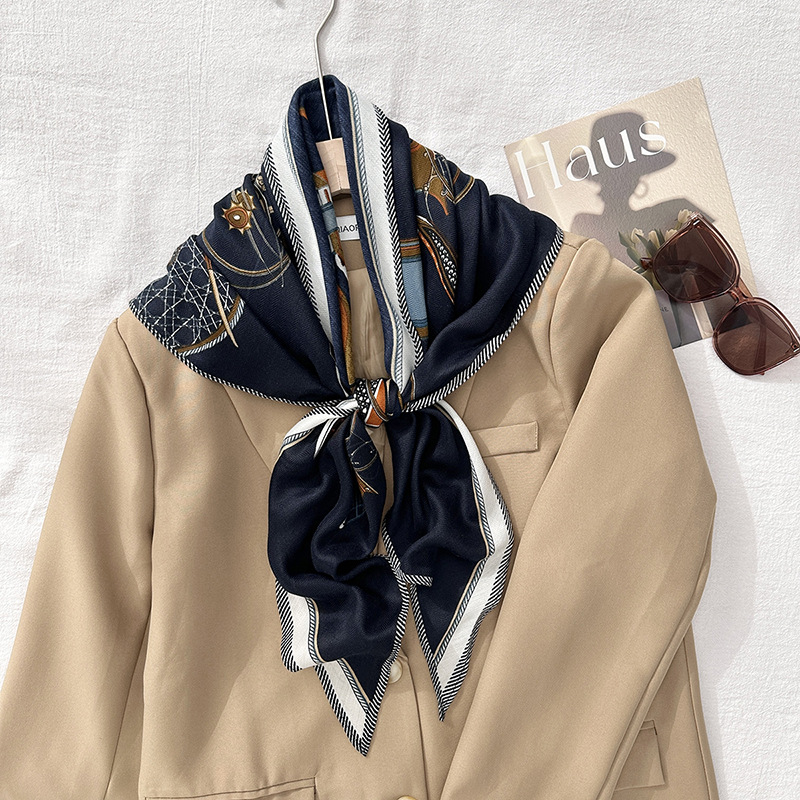 Otoño de moda en línea de tendencia impresa con toallas triangulares de herringbone coreana para mujeres con ropa profesional con chal