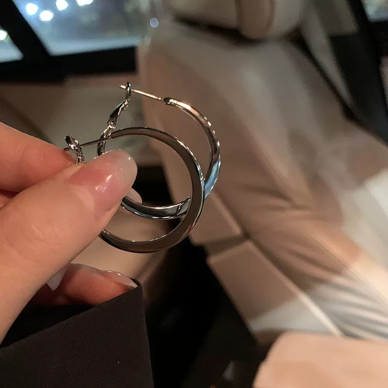 Orecchini a cerchio eleganti da donna in argento puro con charm_voghion.com