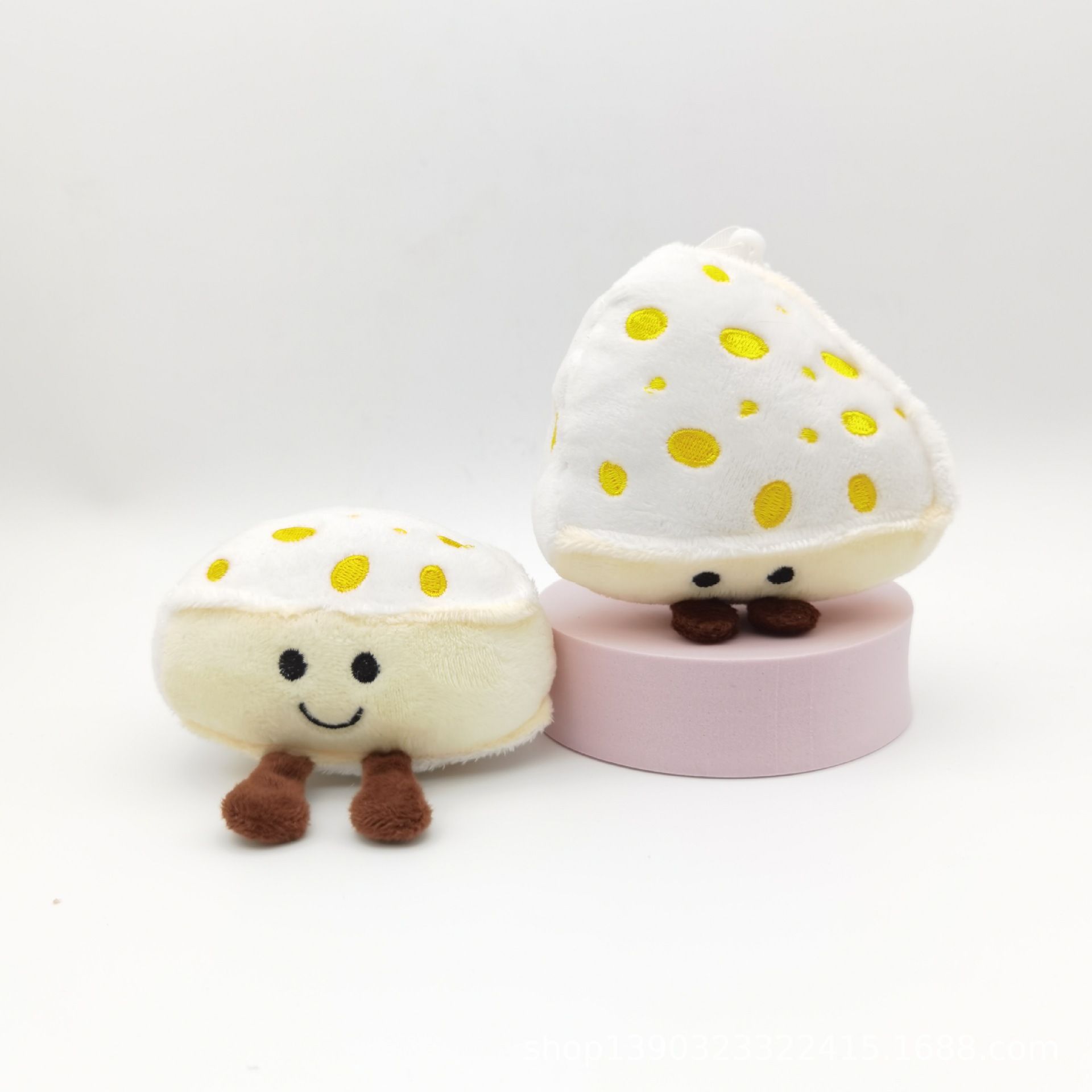 Queso de dibujos animados colgante de peluche ins crema queso muñeca colgante llavero mochila colgante pequeña muñeca regalo