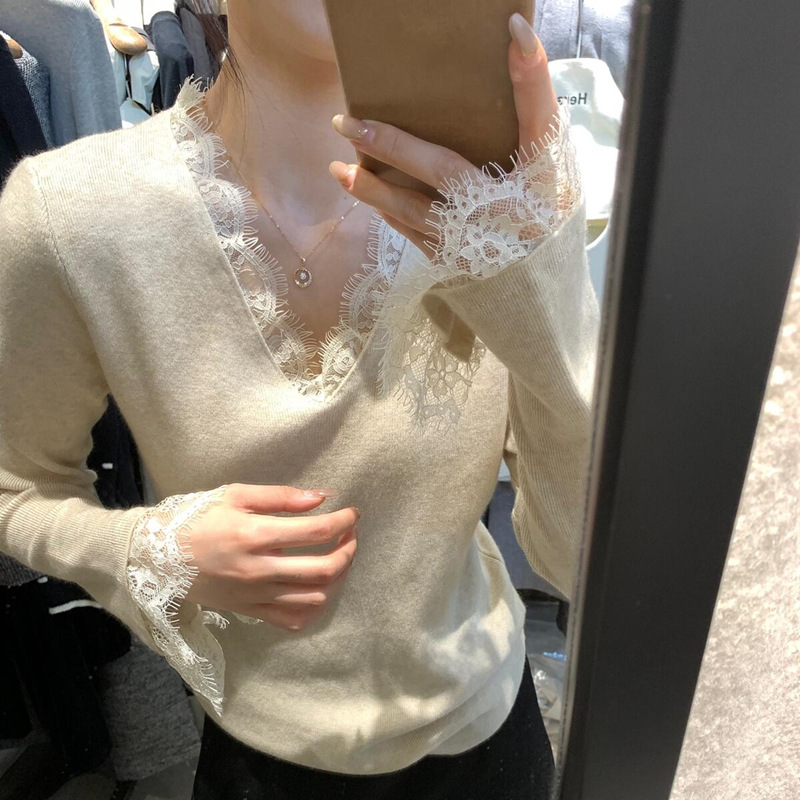 Beautiful French Style Elegant Lace V-neck Base Shirt Women's Spring Horn Sleeve Top High-grade Knitted Sweater