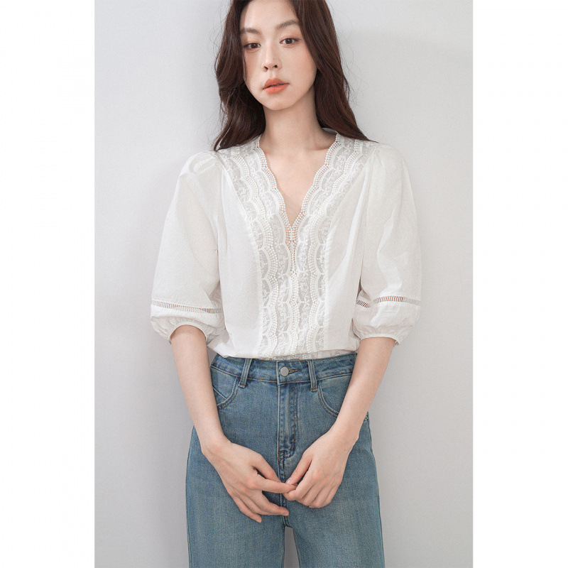 French Lace Trim V-Neck White Shirt for Women 2026 Summer Design Loose Retro Style Puff Sleeve Top