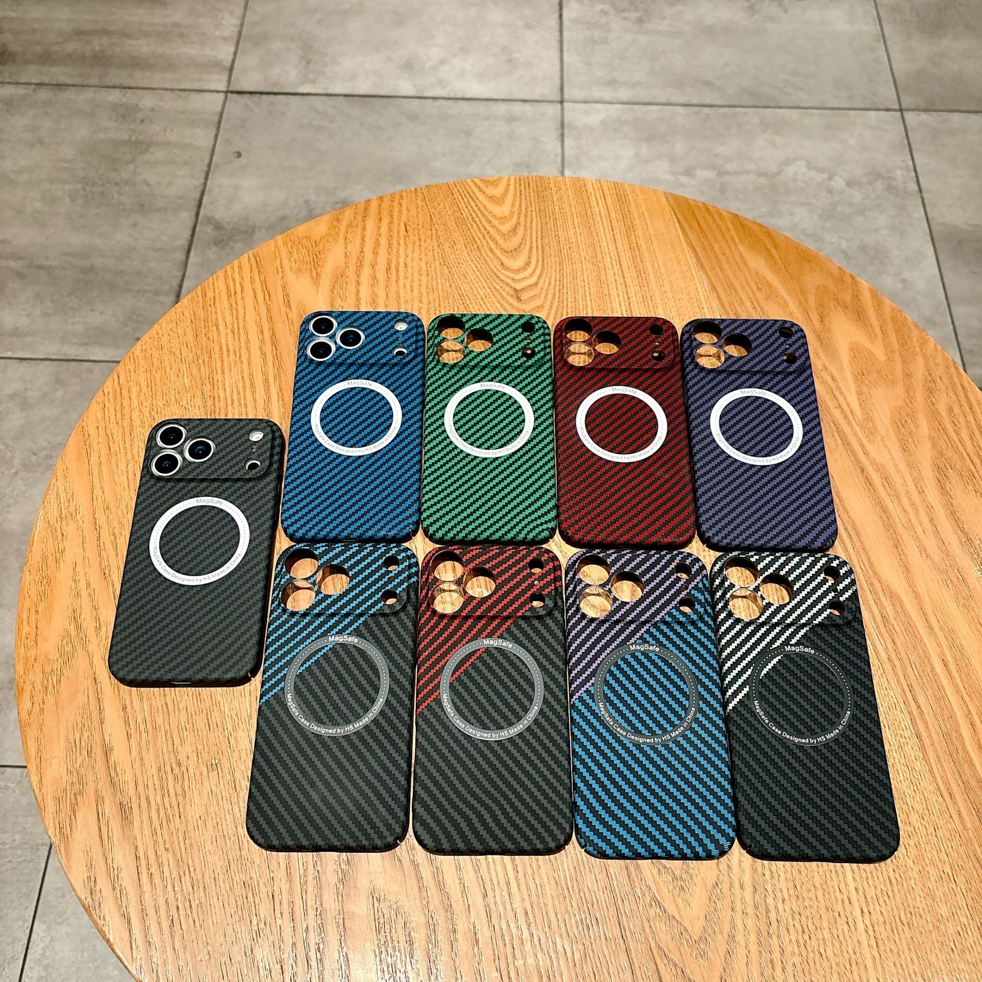 Passend für iPhone 17 Carbonfaser-Matt-Handyhülle, 16 Pro Max Magnetladefunktion, 15 Stoßfeste Schutzhülle_voghion.com