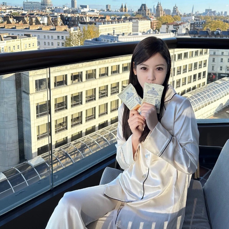 New silky smooth can go out ice silk solid color high-end home clothes pajamas autumn men's and women's long sleeve two-piece wholesale New silky smooth can go out ice silk solid color high-end home clothes pajamas autumn men's and women's long sleeve two-piece wholesale