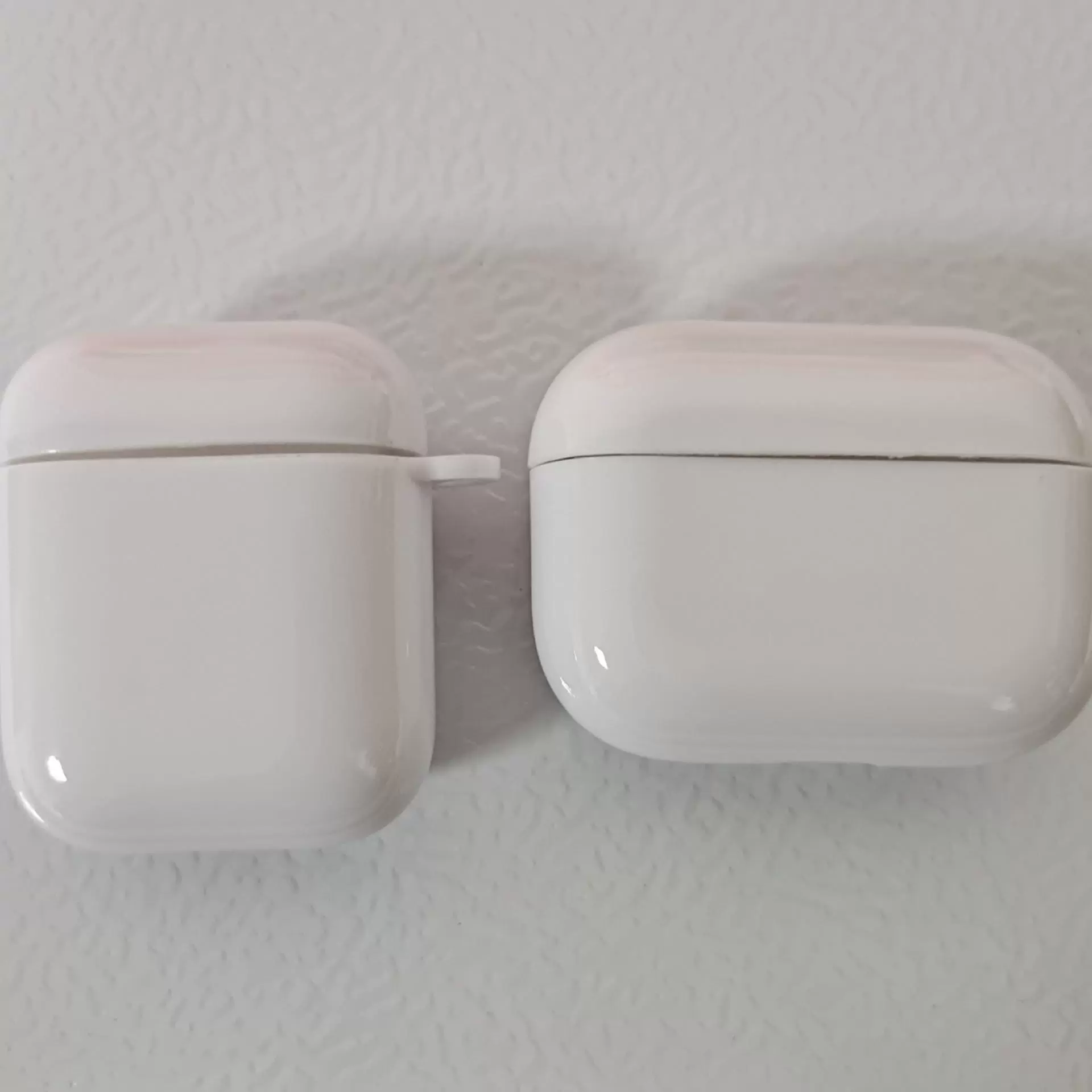 Чехол защитный (для Apple) для AirPods 1/2/3/Pro/Pro2/4 — блестящие цветовые варианты, легкий 0,024 кг
