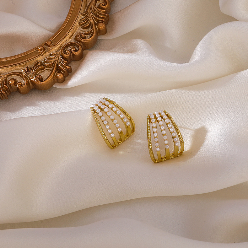 Vente En Gros Bijoux Boucles D&#39;oreilles En Perles D&#39;arc Multicouches Nihaojewelry display picture 2