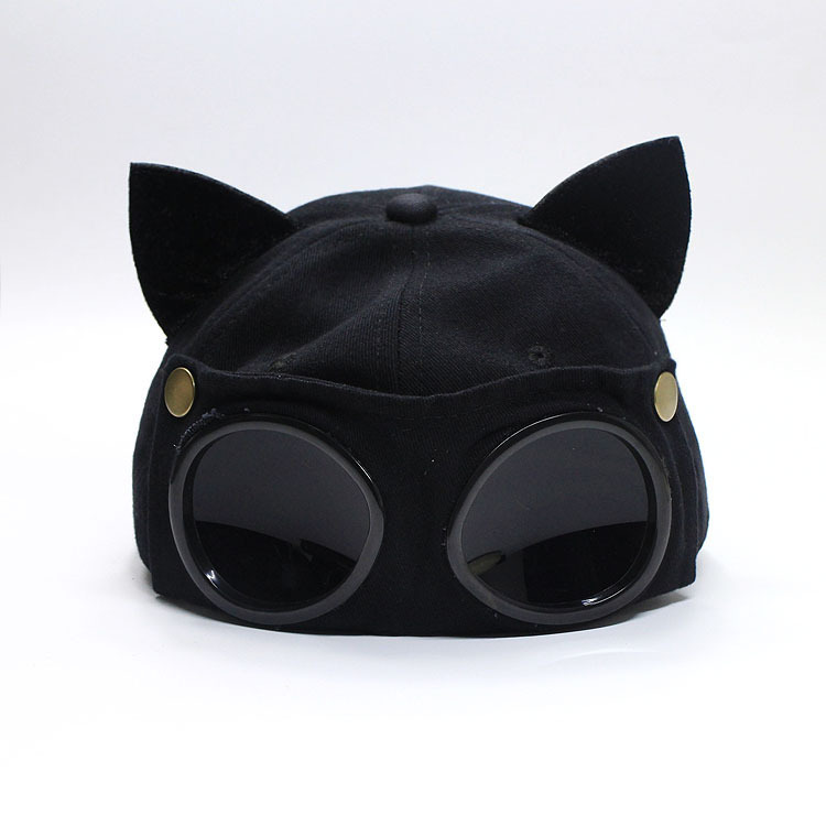 Simpatico con orecchie di gatto (pane al vapore a forma di orecchie di gatto), occhiali da aviatore, occhiali da sole primaverili ed estivi da baseball, lingua d'anatra_voghion.com