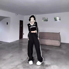 美式运动条纹长袖t恤女早秋装辣妹v领印花短款上衣修身打底衫内搭