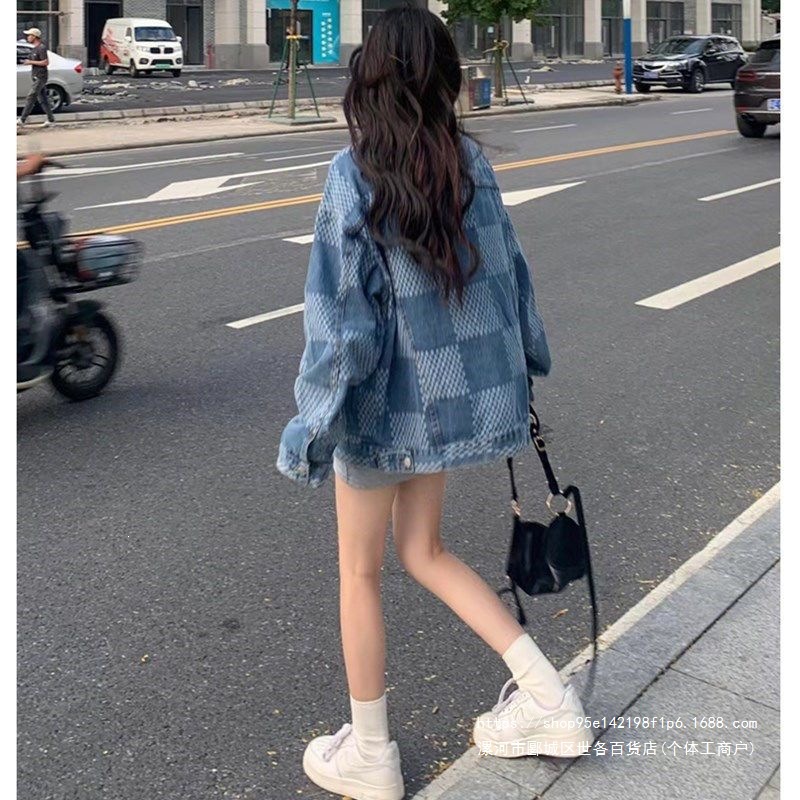 Trendy plaid denim jacket for women, new spring and autumn style, Korean design, loose fit, cool and slimming.