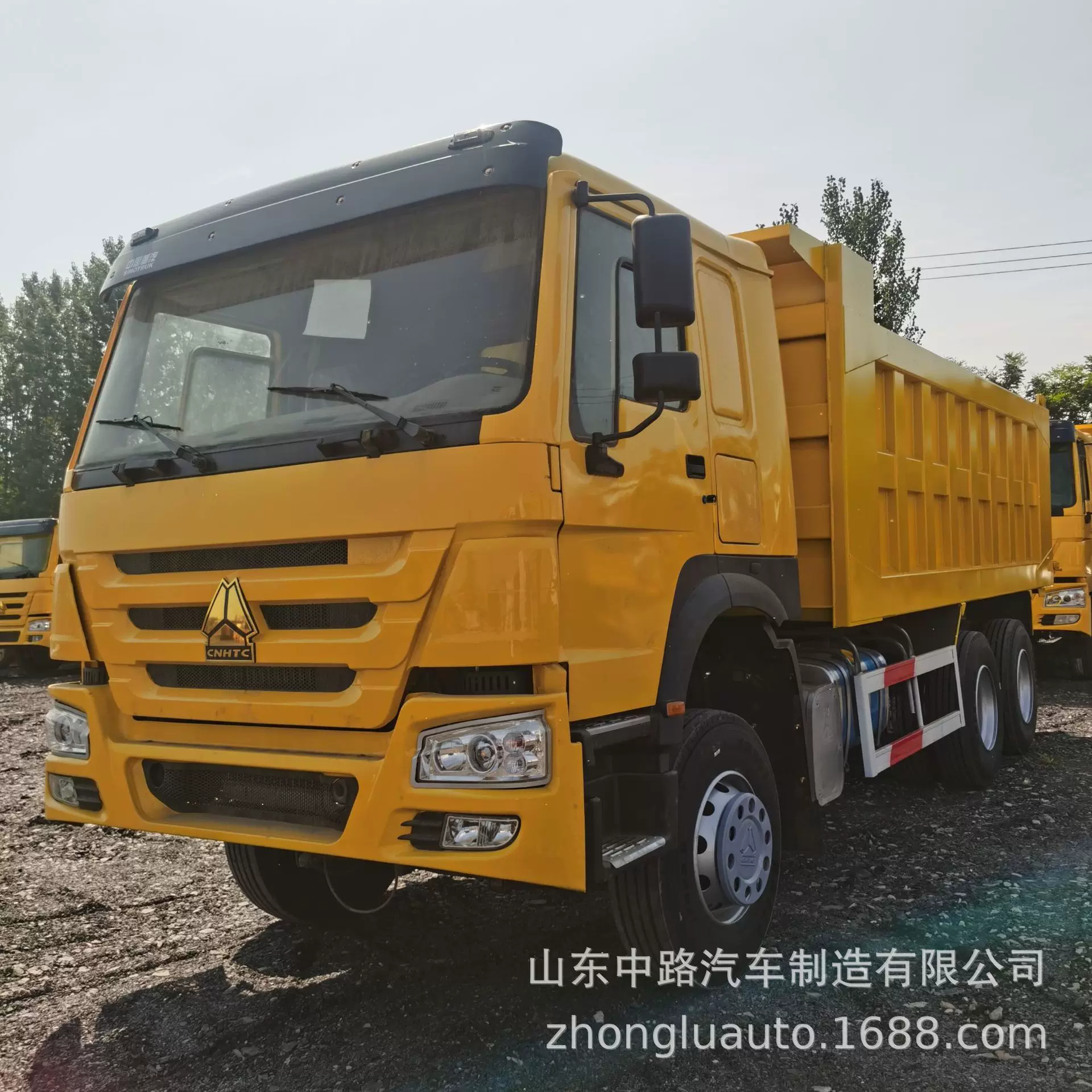 跨境供应厂家直销豪沃6X4自卸车HOWO前四后八自卸车后八轮翻斗车