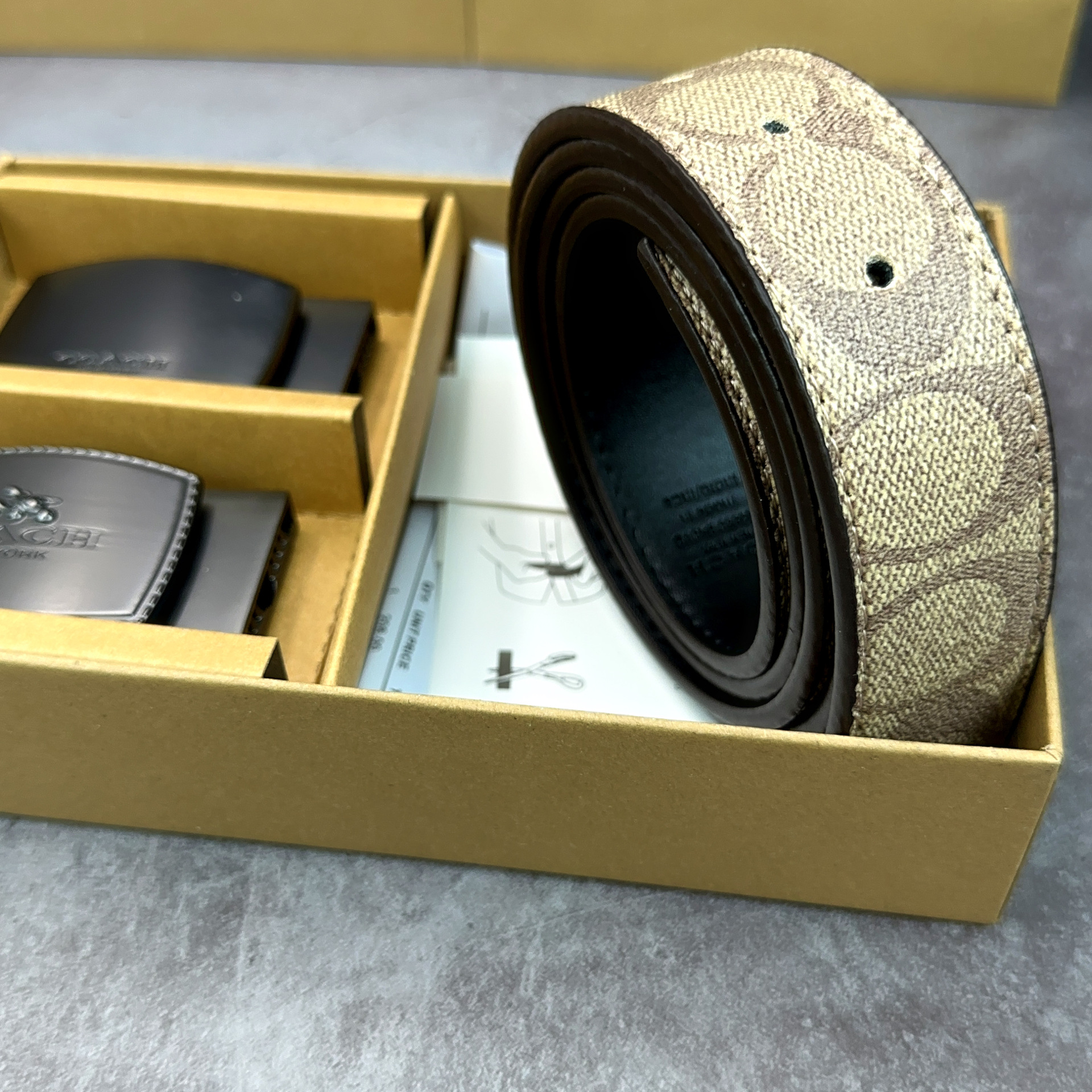 apricot flat buckle icon