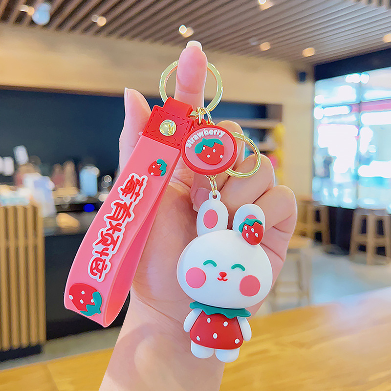 イチゴクマキーホルダー漫画人形ペンダント車のキーチェーンかわいいカップルバッグペンダント小さなギフト卸売|undefined