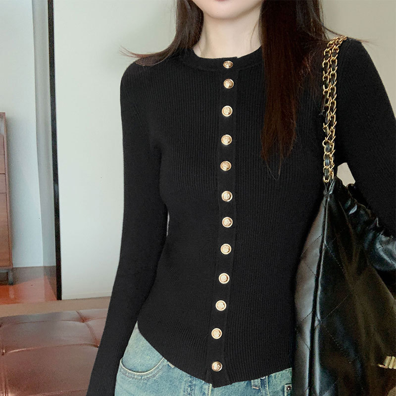 2026 Early Spring Stylish Black Metal Buckle Round Neck Long-Sleeved T-Shirt for Women, New Style Round Neck Knit Top
