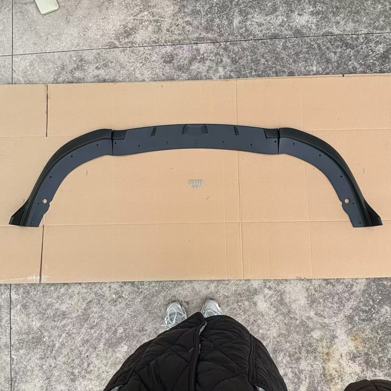 Suitable for 2015-2023 Chrysler 300C Srt Three-Section Front Lip and Front Spoiler in Glossy Black Carbon Pattern, Modified Small Body Kit