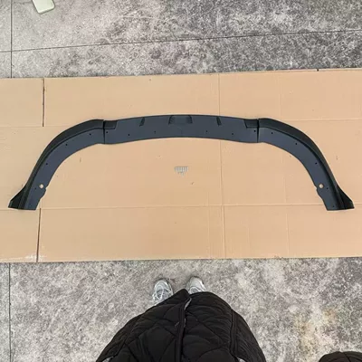 Suitable for 2015-2023 Chrysler 300C Srt Three-Section Front Lip and Front Spoiler in Glossy Black Carbon Pattern, Modified Small Body Kit (Big Surrounded)