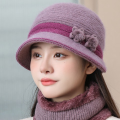 中高年の女性の帽子は冬にウサギの毛を厚くして、お母さんの帽子をかぶせて保温します。