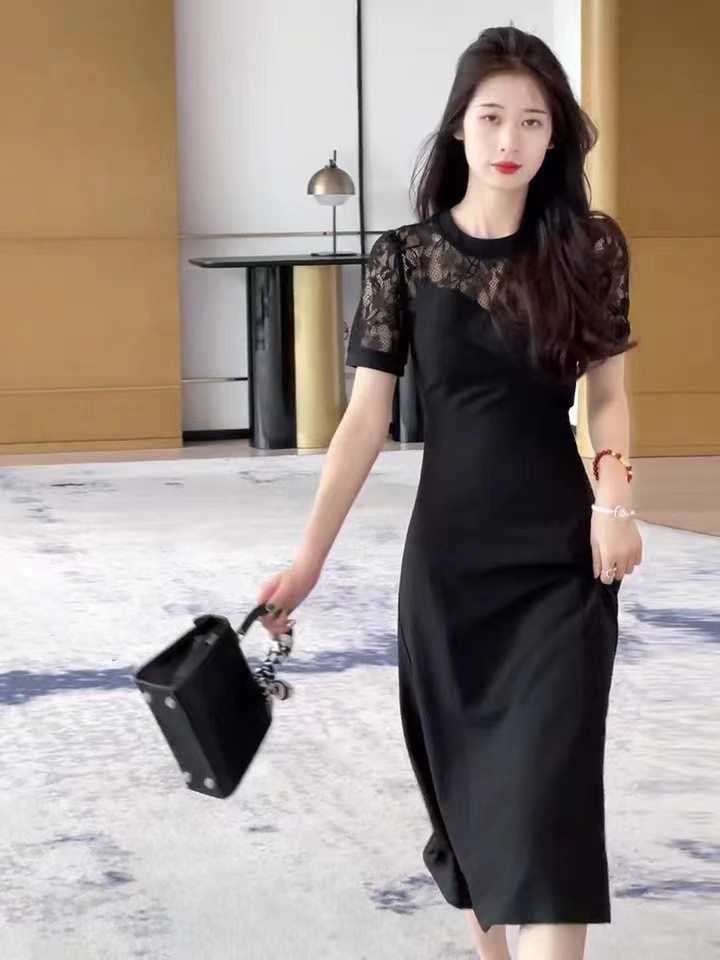 Đầm suông nữ midi phối chất liệu đen FL222380 — Váy liền màu đen