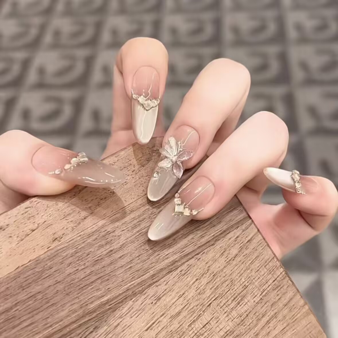 Manicura hecha a mano, uñas, mariposas marrones, hadas, ojos de gato, destellos, lujo ligero, uñas falsas blancas de alta calidad, piezas extraíbles