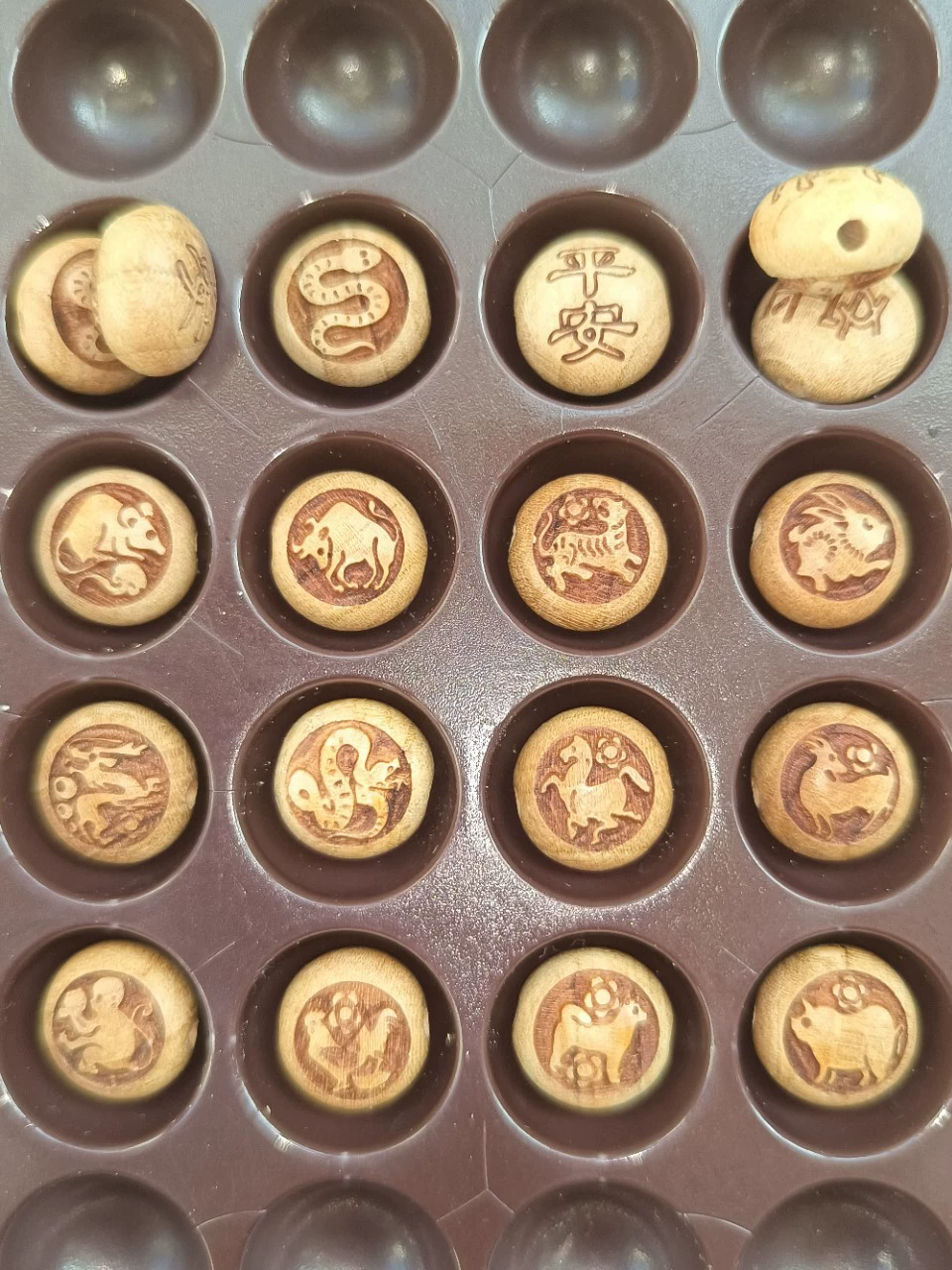 Персиковое дерево резьба 12 мм Обычный Ping An Двенадцать Зодиака DIY