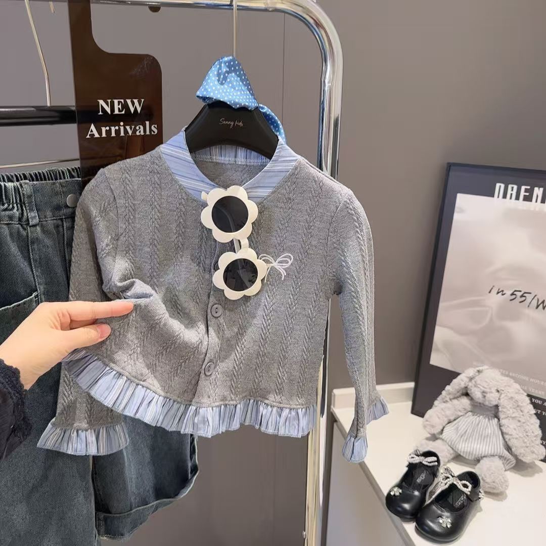 2026 nueva camiseta de base para niños, camiseta de invierno y otoño, camiseta coreana, suéter de encaje lindo, camiseta de color sólido