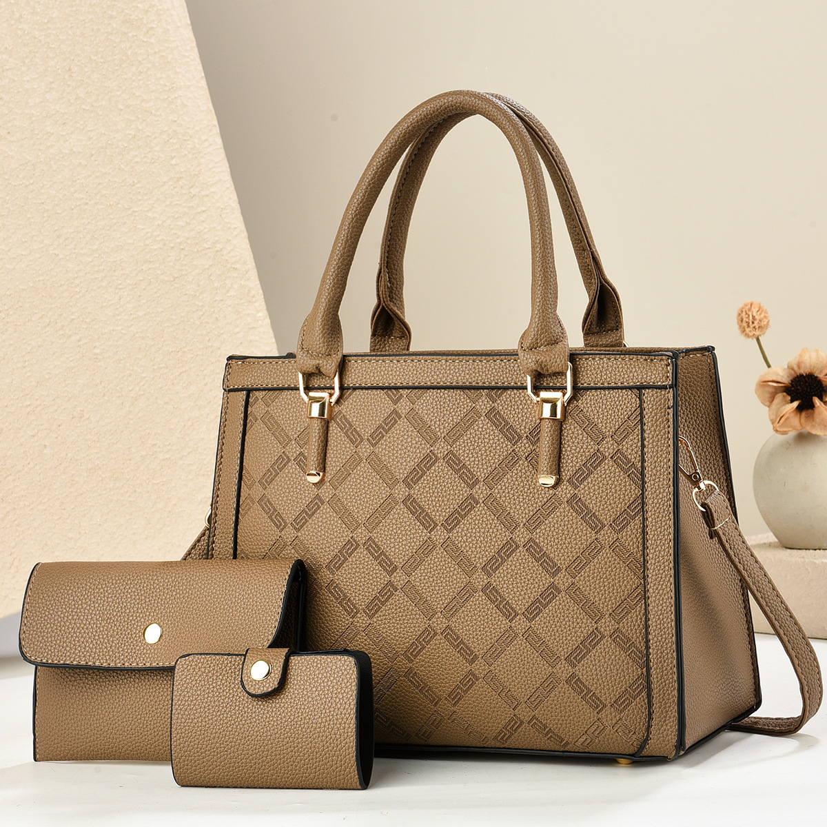 Bolso de mano de alta gama para mujer 2025 nuevo diseño de nicho bolso de hombro simple de moda bolso casual de moda