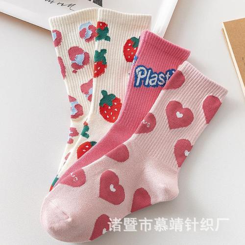 Spring and Autumn mid-calf socks pink love strawberry socks for women, fashionable and versatile, Japanese cute ins trendy letter stockings