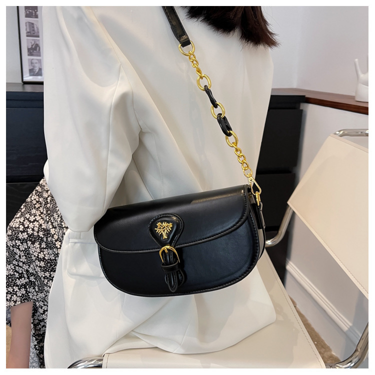 Women's New Texture Chain Saddle Single Shoulder Messenger Bag23*13.5*7.5cm display picture 3