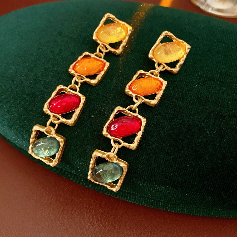 Pendientes exagerados de vintage medieval Pendientes de perlas geométricas de aceite de gota de diamantes de aguja de plata femenina Pendientes retro de sentido avanzado