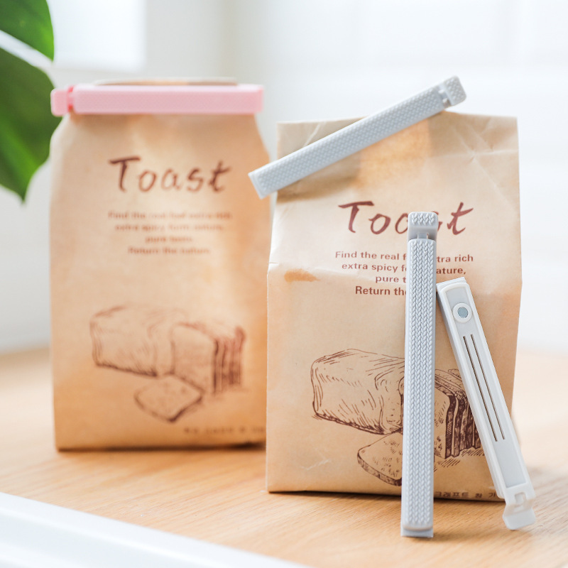 Plastic magnetic sealing clip for kitchen food, moisture-proof and fresh-keeping sealer, snack strip with magnet, gray sealing clip