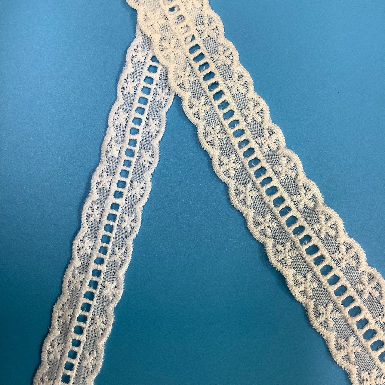 白色双边绣花中间镂空楼梯格棉布水溶花边辅料 女装服饰装饰花边