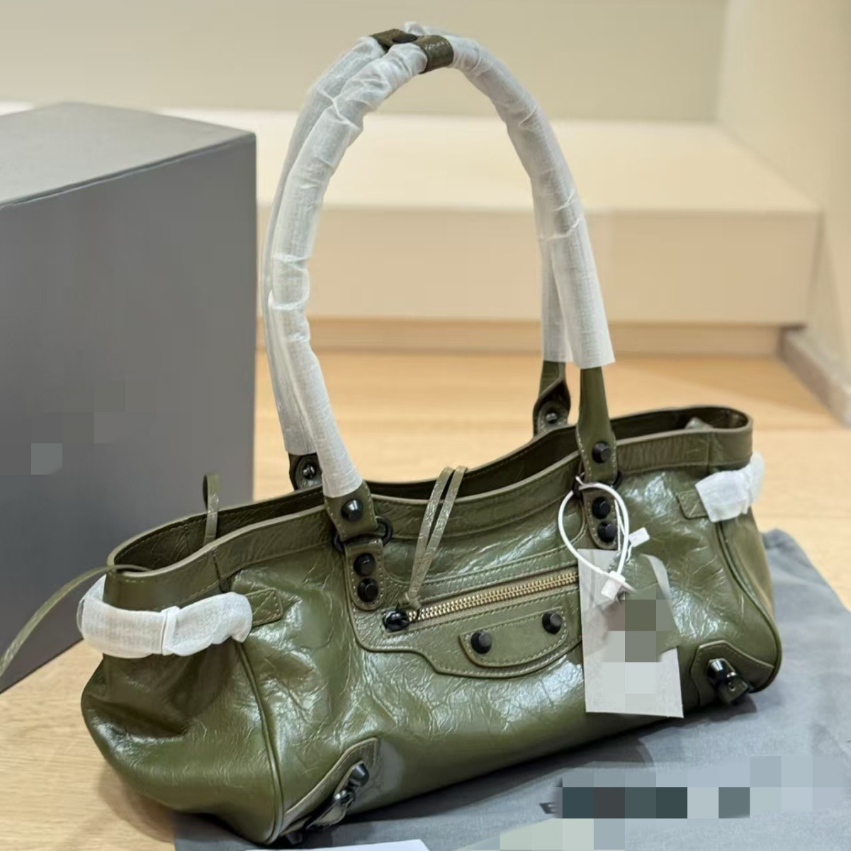 Baja East-West Studded Biker Shoulder Bag For Women - Retro Large Capacity Commuter Handbag - Thumbnail 4