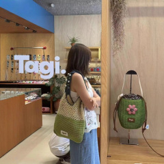 Tagi.2025 新しいスマートフルーツ手作り木製ビーズポータブル通勤多用途コントラストカラーシングルショルダー織バッグ