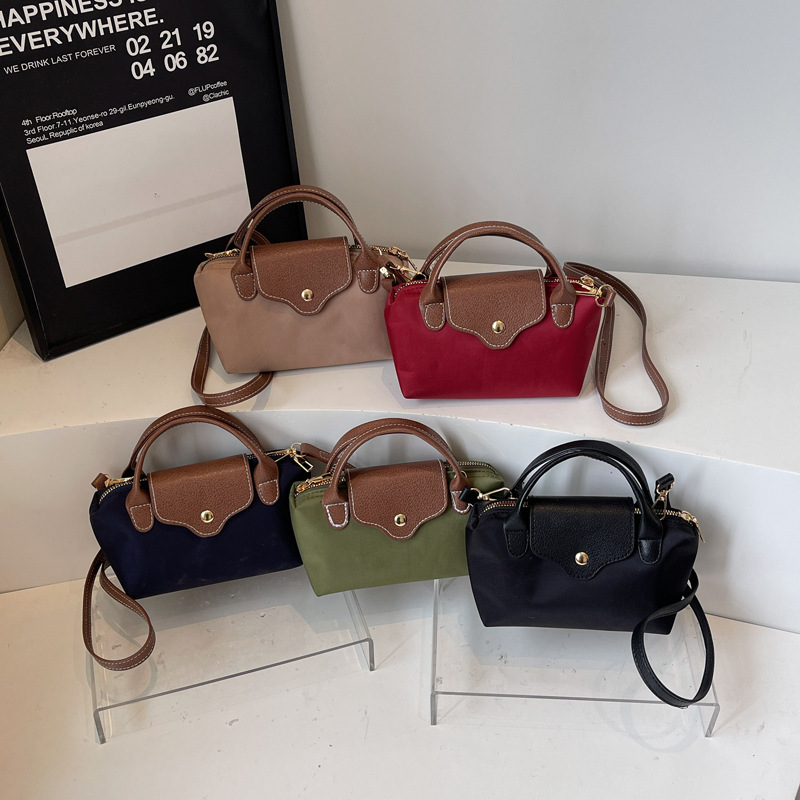 Fashion Trendy Casual Retro Shoulder Bag Women's Personalized Crossbody Bag 2025 Autumn and Winter New Texture Small Square Bag