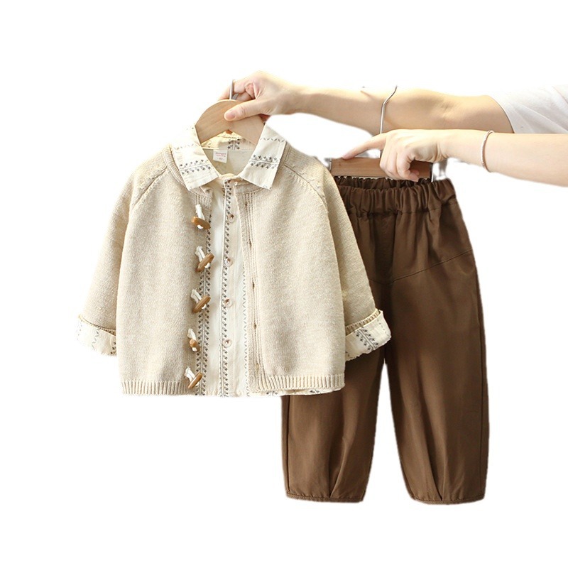 6147 Traje de otoño para niños 2025 Nuevo estilo Estilo occidental Chaqueta de suéter para niños Traje de tres piezas Ropa de primavera y otoño para niños