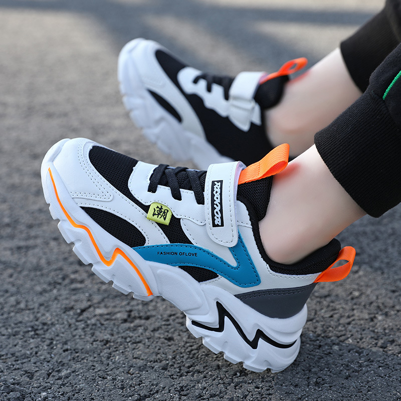 Zapatos para niños 2026 primavera nueva malla transpirable para niños con suela suave ligera para estudiantes de primaria para correr zapatos deportivos para niños