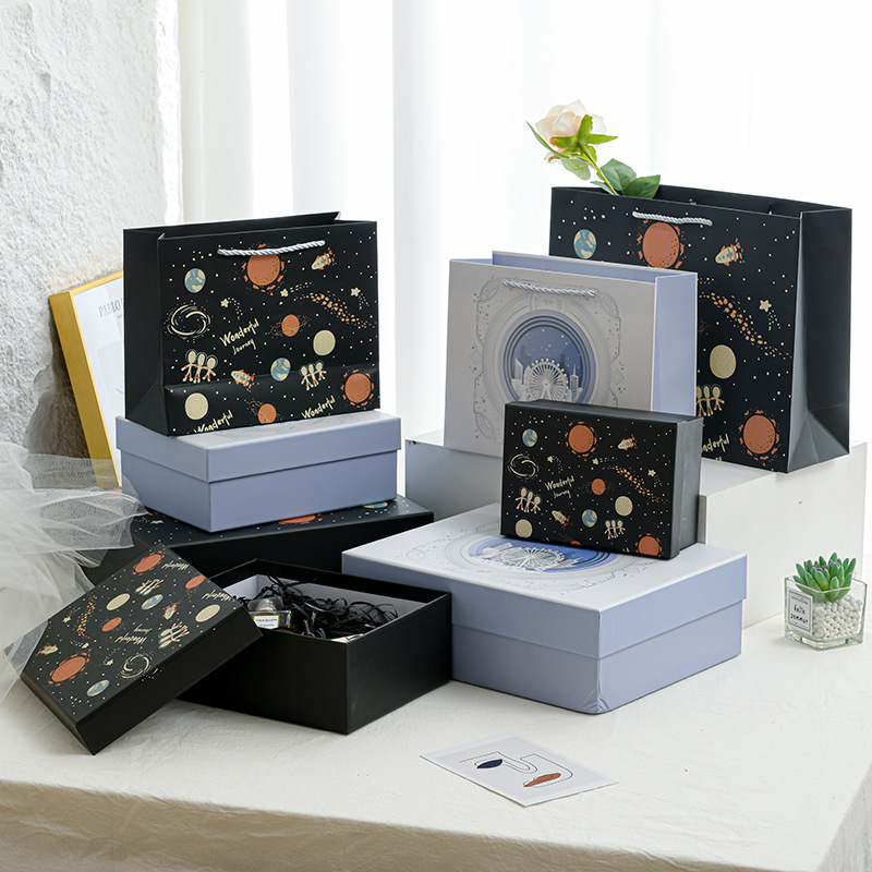 Cartoon ins style gift box, exquisite birthday gift box, souvenir packaging box, paper box, Christmas gift box