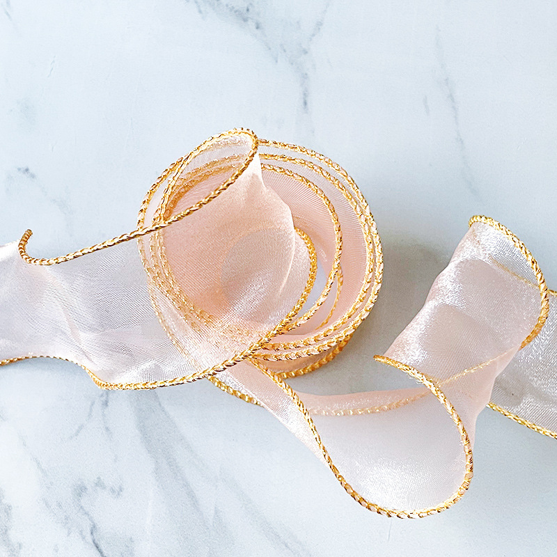 Fábrica en stock Venta caliente 4cm hilado curvado con flores material de embalaje de regalo con cinta de flores elegante hilo de cola de pescado